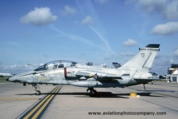 Italian Air Force 32 Stormo Aeritalia AMX-T MM55031/32-40 at RIAT Fairford (2004)