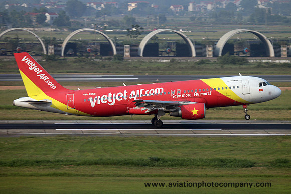 Vietjet Air Airbus A320-200 VN-A668 (2015)