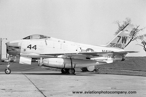 US Navy Willow Grove North American AF-1E Fury 143589/7W-44