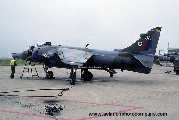 RAF 20 Squadron HS Harrier GR.3 ZD670/3A (1994)