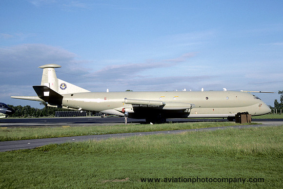 RAF 42 Squadron Hawker Siddeley Nimrod MR.2P XV233 (1991)