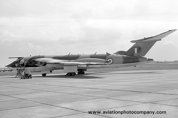 RAF 543 Squadron Handley Page Victor SR.2 XM718 (1969)