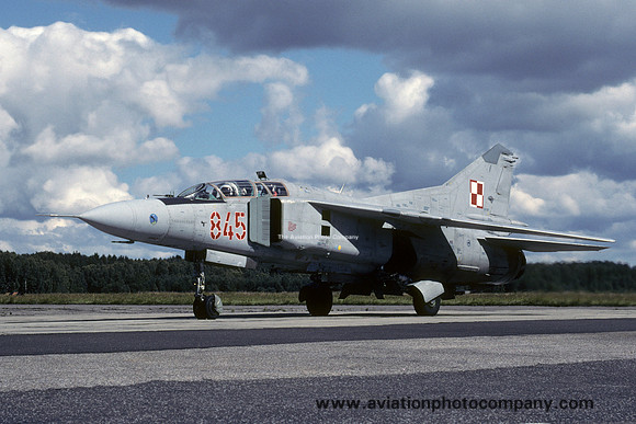Polish Air Force 28 PLM Mikoyan MiG-23UB 845 (1999)