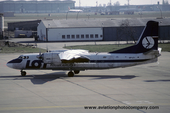 LOT Antonov An-24 SP-LTI (1981)