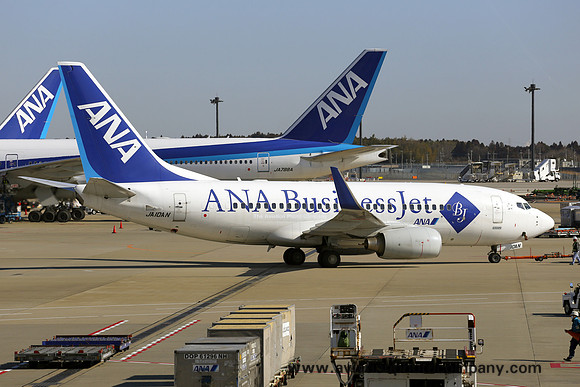 ANA Business Jet Boeing 737-700 JA10AN at Tokyo Haneda (2014)