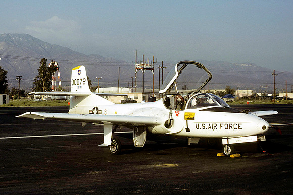 USAF 82 FTW Cessna T-37C Tweet 60-0072 (1977)