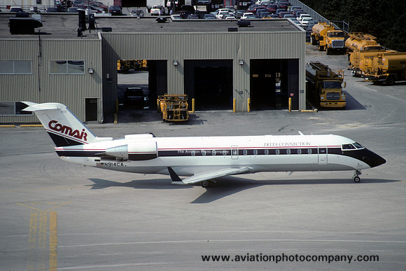 Comair Delta Connection Canadair CRJ-200 N914CA (1993)