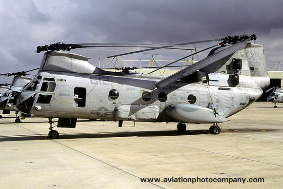 USMC HMM-166 Vertol CH-46E 153377/YX-612 (1999)