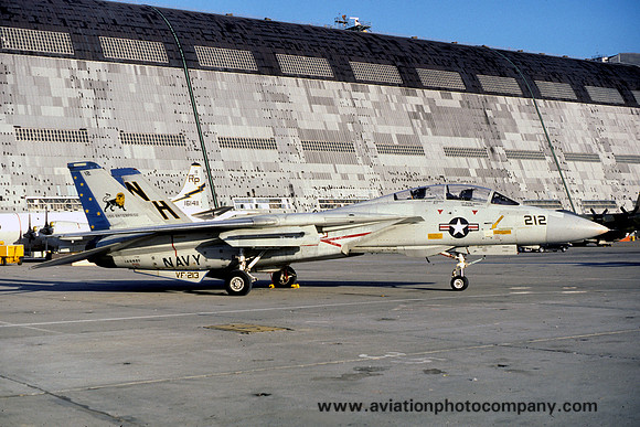 US Navy VF-213 Grumman F-14A Tomcat 160921/NH-212 at Moffett Field (1983)