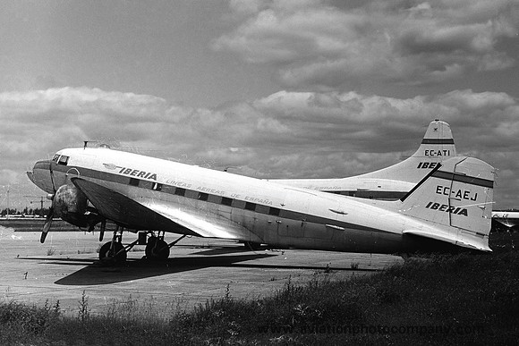 Iberia Douglas DC-3 Dakota EC-AEJ (1971)