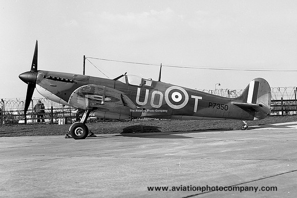 Battle of Britain Memorial Flight Supermarine Spitfire IIA P7350 (1976)