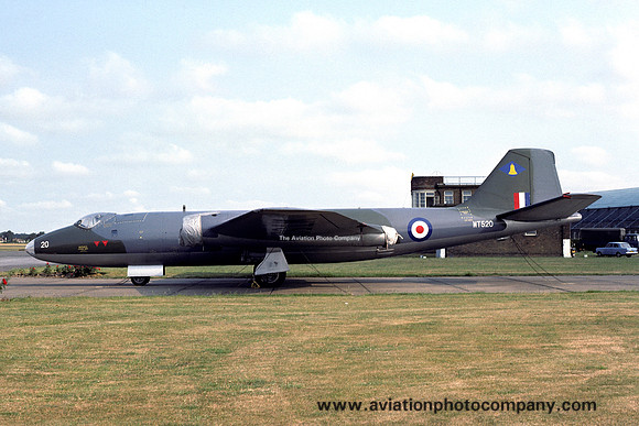 RAF 80 Squadron English Electric Canberra PR.7 WT520 at Swinderby (1975)