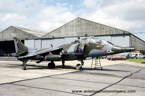 RAF 233 OCU/SAOEU HS Harrier T.4 ZD992/P (1988)
