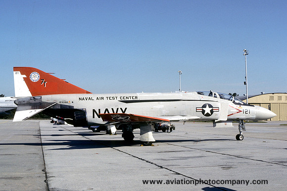 US Navy NATC McDonnell F-4J Phantom 153088/7T-121 (1982)