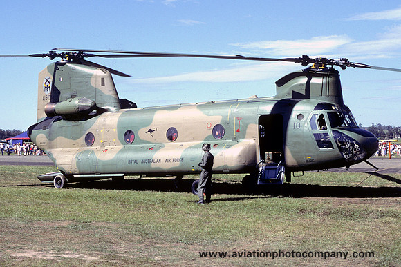 RAAF 12 Squadron Vertol CH-47 Chinook A15-010 (1985)