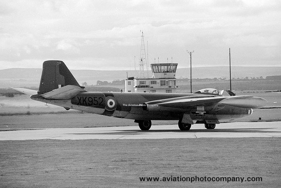 RAF 16 Squadron English Electric Canberra B(I).8 XK952 (1970)