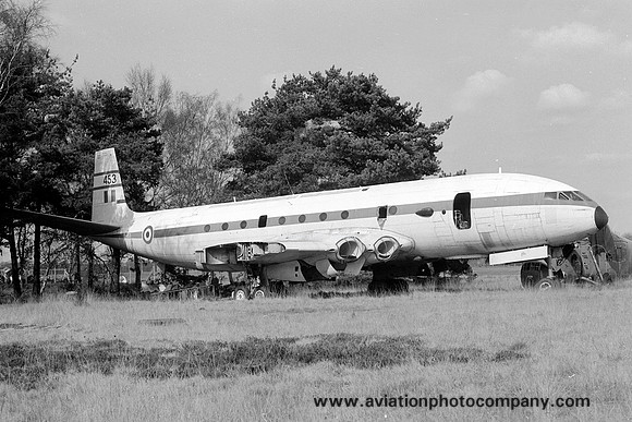 Royal Aircraft Establishment De Havilland DH.106 Comet 2 XN453 Stored at Farnborough (1980)