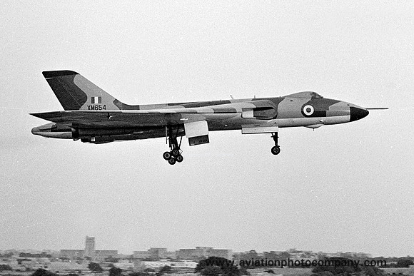 RAF 9/35 Squadron Avro Vulcan B.2 XM654 at RAF Luqa (1971)