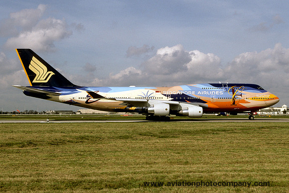 Singapore Airlines Boeing 747-400 9V-SPK at London Heathrow (1999)