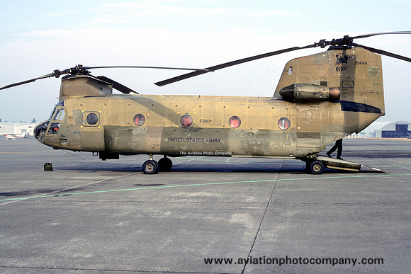 US Army 243 Avn Co 9 CAB Vertol CH-47B Chinook 67-18444 (1983)