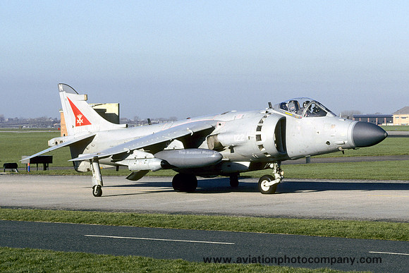Royal Navy 800 Squadron BAE Sea Harrier F/A.2 ZD614/N122 (2001)