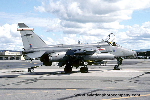 RAF 41 Squadron Sepecat Jaguar GR.3 XZ107/FH (2001)