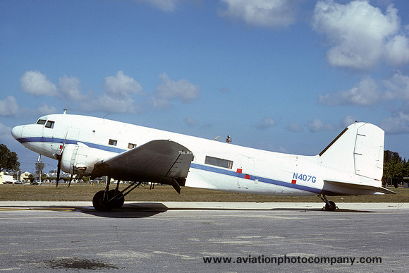 Douglas DC-3-387 N407G