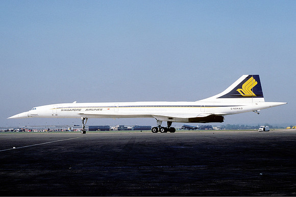 Singapore Airlines Aerospatiale/BAC Concorde G-N94AD at Heathrow (1980)