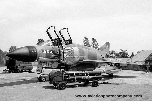 RAF 2 Squadron McDonnell F-4M Phantom FGR.2 XV411/H (1975)