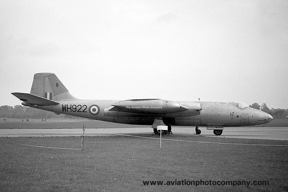 RAF 61 Squadron English Electric Canberra B.2 WH922 (1956)