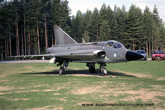 Finnish Air Force SAAB J-35XS Draken DK-247 displayed at Halli (2005)