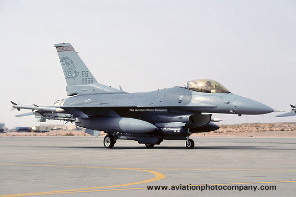 USAF Arkansas ANG 184 FS GD F-16C Fighting Falcon 86-0256/FS at Prince Sultan AB (2002)