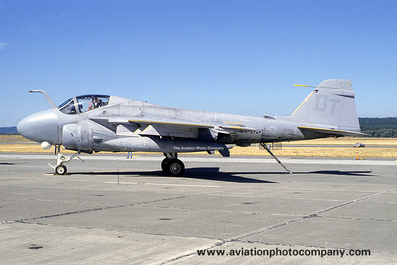 US Marines VMA(AW)-242 Grumman A-6E Intruder 154137/DT-05 (1985)