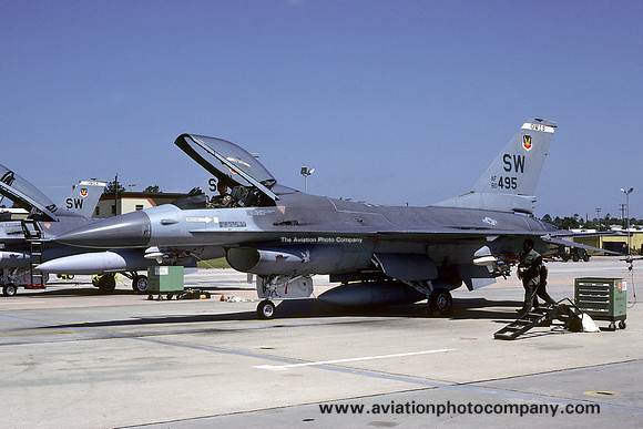 USAF 363 TFW 17 TFS GD F-16A Fighting Falcon 80-0495/SW (1984)