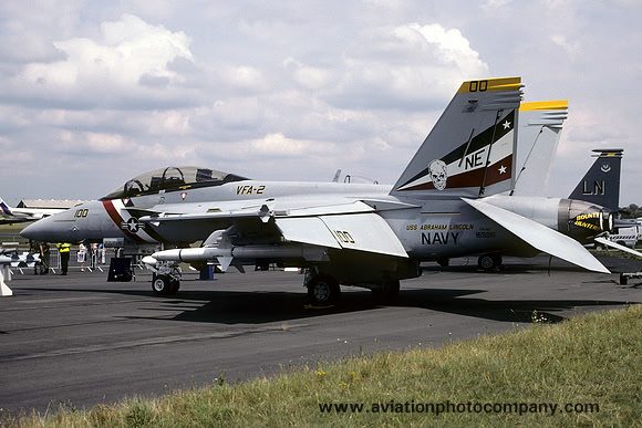 US Navy VFA-2 McDonnell Douglas F/A-18F Super Hornet 165916/NE-100 at Farnborough (2004)
