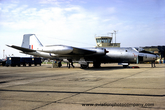 RAF 58 Squadron English Electric Canberra PR.7 WJ825 (1966)