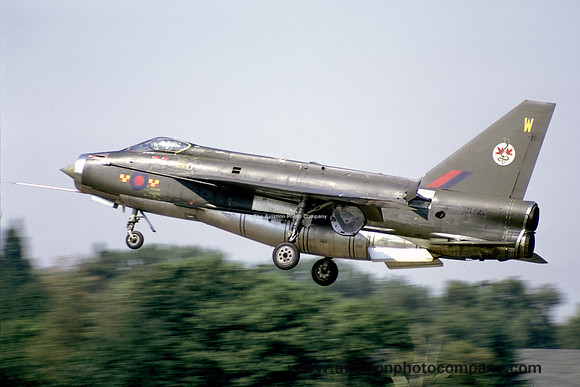 RAF 92 Squadron English Electric Lightning F.2A XN727/W (1974)