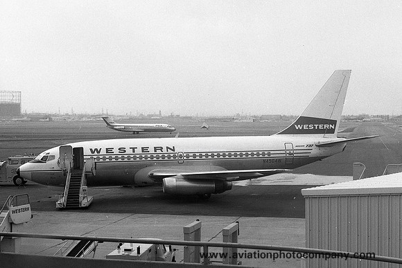 Western Boeing 737-200 N4504W