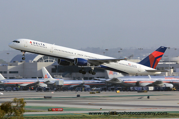 Delta Airlines Boeing 757-300 N589NW at Los Angeles IAP (2014)