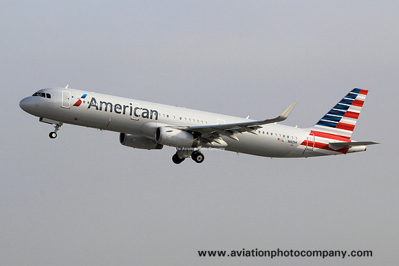 American Airlines Airbus A321-200 N111ZM at Los Angeles IAP (2014)