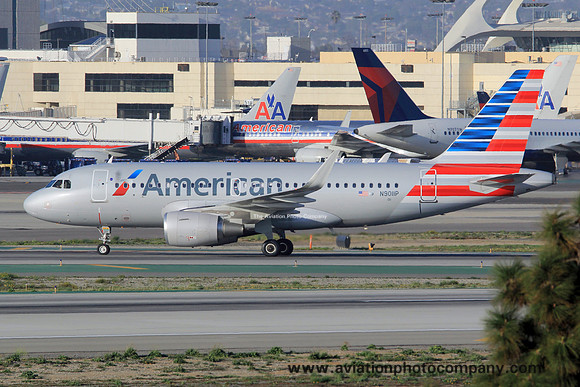 American Airlines Airbus A319-100 N9011P at Los Angeles IAP (2014)