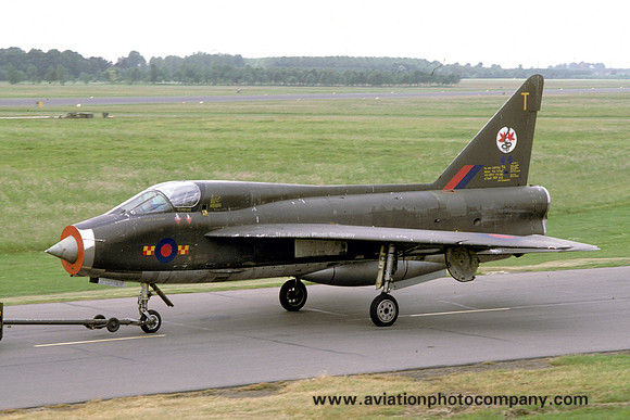 RAF 92 Squadron English Electric Lightning T.4 XM995/T (1978)