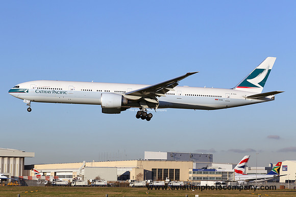 Cathay Pacific Boeing 777-300ER B-KQS at London Heathrow (2015)