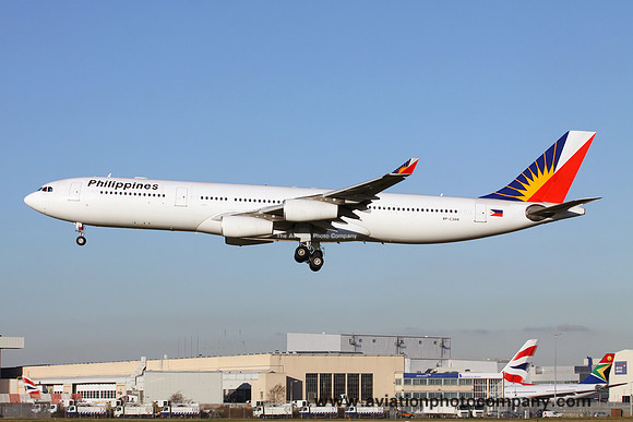 Philippine Airlines Airbus A340-300 RP-C3441 at London Heathrow (2015)