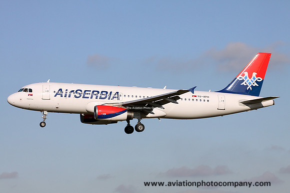 Air Serbia Airbus A320-200 YU-APH at London Heathrow (2015)
