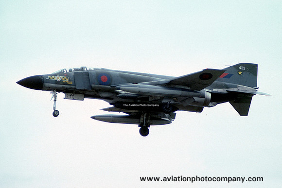 RAF 31 Squadron McDonnell F-4M Phantom FGR.2 XV433 (1976)