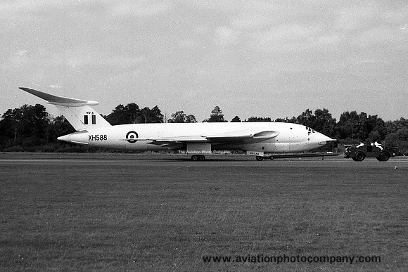 RAF 15 Squadron Handley Page Victor B.1 XH588 at Farnborough (09.09.1960)