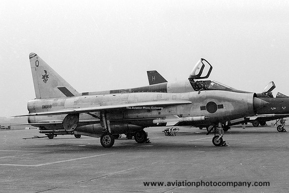 RAF 92 Squadron English Electric Lightning T.4 XM968/Q (1973)
