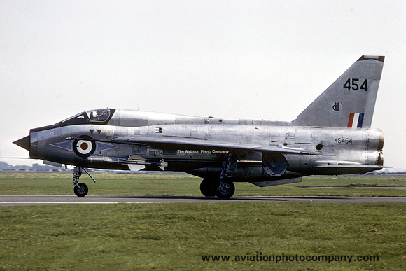 RAF 226 OCU 2T Squadron English Electric Lightning T.5 XS454 (1974)