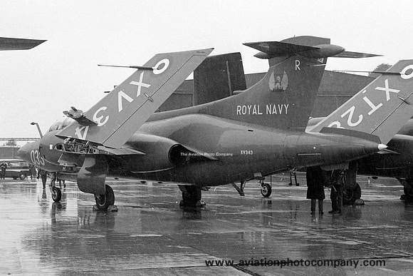 Royal Navy 809 Squadron Blackburn Buccaneer S.2 XV343/R033 (1972)